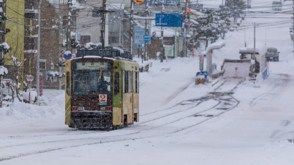 ｢雪と坂道で歩きづらい北海道ではランドセル使わない｣のイメージ画像