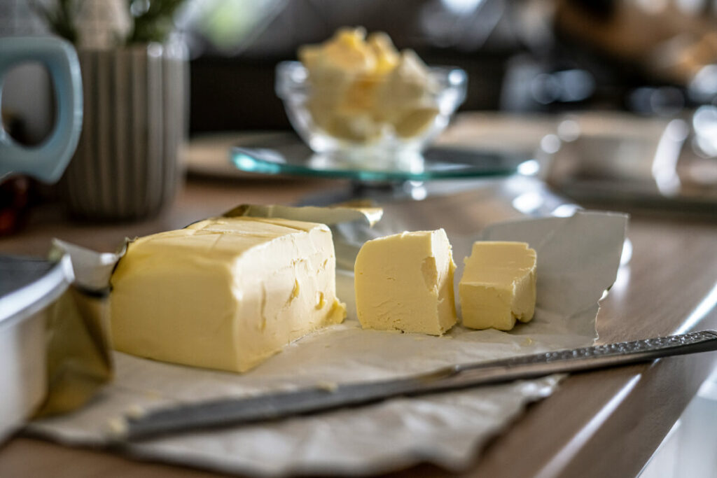 「切り分けたバター」のイメージ画像