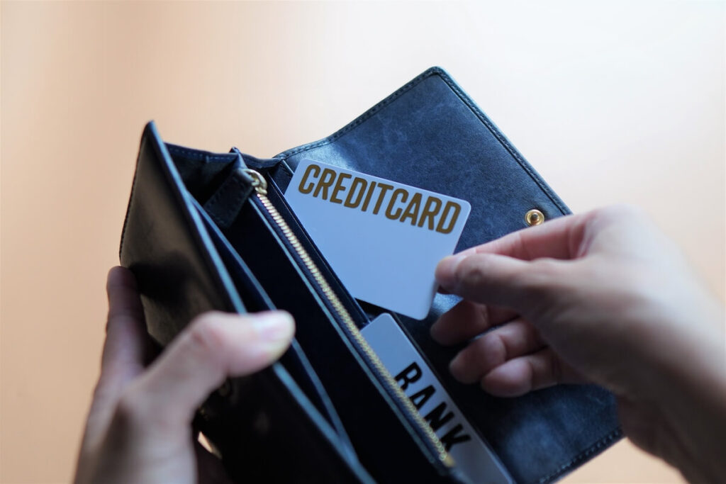 クレジットカードは財布に入れないほうがいい？